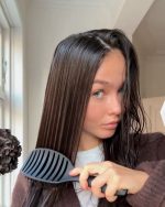Brosse démêlante incurvée en poils de sanglier - Occamarket