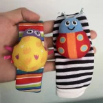 Lot de 4 chaussettes hochet bébé 0 à 12 mois en coton avec animaux, pour poignets et chevilles – Image 4